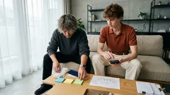 70代夫婦の老後資金、「平均」の安心が当てにならない理由　中央値・家計収支・2025年年金改正で“わが家”を点検